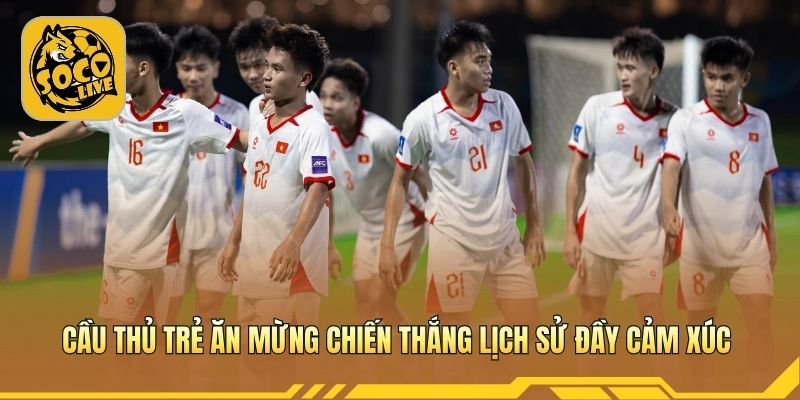 Cầu thủ trẻ ăn mừng chiến thắng lịch sử đầy cảm xúc